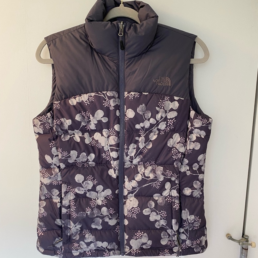 COPY - The North Face women’s floral print puffer vest - Picture 7 of 7